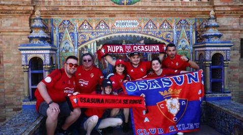 aficionados osasuna sevilla copa Fotos de los aficionados de Osasuna en Sevilla el día de la final de la Copa del Rey