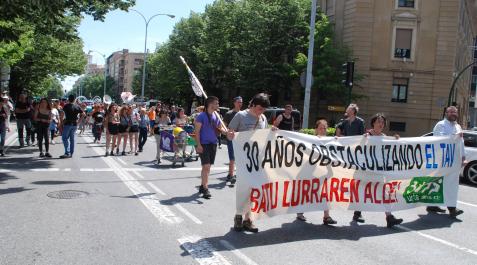 manifestacion-TAV Marcha en Pamplona contra el Tren de Alta Velocidad