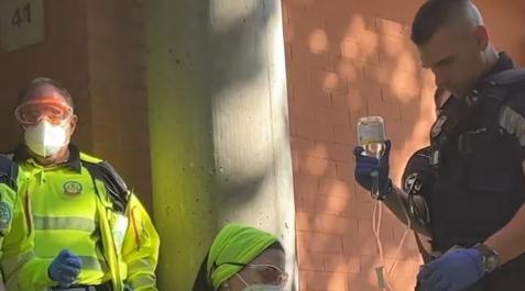 Fallecido por arma blanca en Madrid Miembros del SAMUR y agentes de Policía intentaron en vano reanimar al hombre