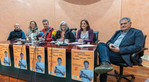 Desde la izda.: Iker Larrañeta (REAS), Edurne Redín (Plataforma de Lucha contra la Pobreza), Juan Mª Erice (Coordinadora ONGD), Mari Luz Sanz (Cermin), Edurne Petrerena (Cermin) y Mikel Urriza (Cruz Roja) Desde la izda.: Iker Larrañeta (REAS), Edurne Redín (Plataforma de Lucha contra la Pobreza), Juan Mª Erice (Coordinadora ONGD), Mari Luz Sanz (Cermin), Edurne Petrerena (Cermin) y Mikel Urriza (Cruz Roja)