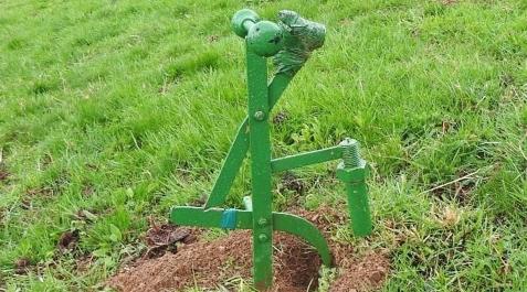ArmaUrumea Sistema incautado al investigado en la comarca del Urumea con el que cazaba topos en una finca rústica