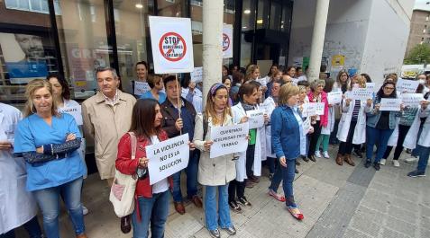 concentracion-consultorio-rochapea Concentración de sanitarios en el centro de salud de la Rochapea