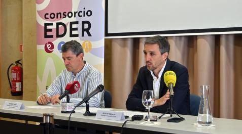 eder De izda. a dcha., Eusebio Sáez y Sergio Villava.