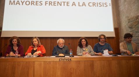 mesa redonda mayores Desde la izquierda: Patricia Perales (EH Bildu), Arantza Biurrun (PSN), Paco Jiménez (moderador), Marta Álvarez (UPN), Daniel López (Contigo Navarra) y Pablo Azcona (Geroa Bai), durante el debate