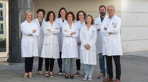 Investigadores-del-Cima-Universidad-de-Navarra : Los investigadores del Cima Universidad de Navarra María Alfaro, María Espelosín, Mar Cuadrado, Flor Navarro, Ana García Osta, Paz Cartas-Cejudo, Noelia Casares, Enrique Santamaría (Navarrabiomed) y Juan José Lasarte