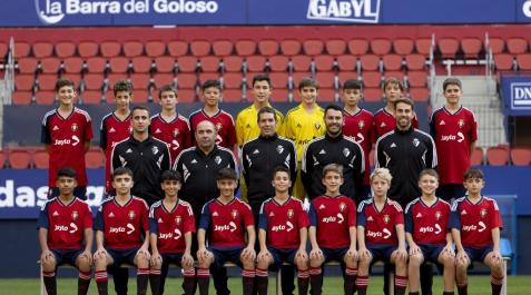 1024x800_f7865386c120173058074a5306 La plantilla del infantil B de Osasuna en la foto oficial.