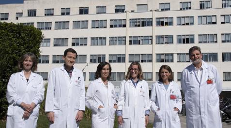 El Hospital Universitario de Navarra integra la secuenciación genómica completa en el Servicio de Pediatría De izda. a dcha. Maite Mendioroz (Navarrabiomed), Alberto Valiente (Genética, HUN), Ainhoa Iceta y Josune Hualde (Pediatría, HUN), Amaya Bengoa (Genética, HUN) y Alfredo Martínez (HUN), personal directivo del HUN y Navarrabiomed con los y las profesionales de los Servicios de Pediatría y Genética que han puesto en marcha el circuito asistencial en el HUN