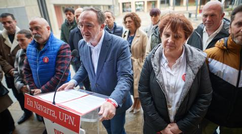 esparza-upn-berrioplano Esparza en un acto electoral de UPN en la plaza central de Nuevo Artica