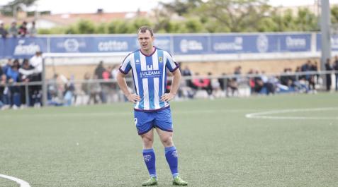 Gesto contrariado de Garat Arano, delantero del Cirbonero, en el duelo ante el Arenas