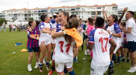 El Eibar celebra su ascenso a Primera División Las jugadoras del Eibar celebran el ascenso conseguido a Primera Divisón.
