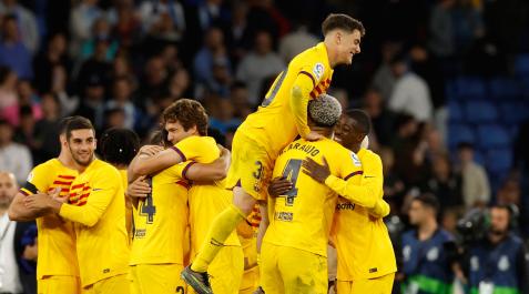 Los futbolistas del Barcelona celebran el título de liga