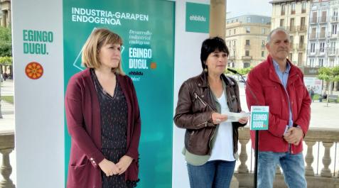 bildu-Aznal Arantxa Izurdiaga, Laura Aznal y Adolfo Araiz en el acto de EH Bildu de este lunes en Pamplona