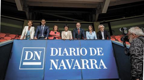 Desde la izquierda, Chivite (PSN), García (PP), Barkos (Geroa Bai), Aznal (Bildu), Esparza (UPN), Alfaro (Contigo Navarra) y Pérez-Nievas (Ciudadanos), el pasado martes en El Sadar Desde la izquierda, Chivite (PSN), García (PP), Barkos (Geroa Bai), Aznal (Bildu), Esparza (UPN), Alfaro (Contigo Navarra) y Pérez-Nievas (Ciudadanos), el pasado martes en El Sadar