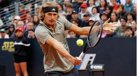 Zverev El tenista alemán Alexandrer Zverev se impuso al estadounidense Jeffrey Wolf en el Torneo de Roma