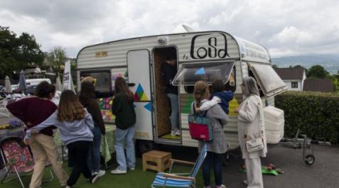 PALABRASOUND-CAMINO Las actividades se llevan a cabo por el colectivo Chico-Trópico y su dispositivo móvil, La COSA, una caravana-estudio equipada con todo tipo de instrumentos musicales acústicos y electrónicos