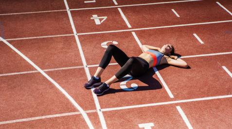 DEPORTISTA Los deportistas pasan más horas en la cama, pero tardan más en conciliar el sueño
