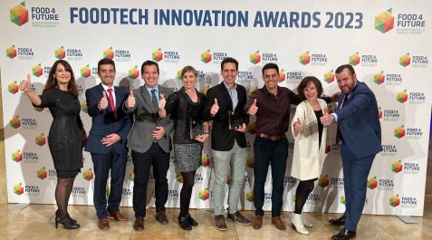 Nucaps-Bread-Free-Foodtech-Innovations-Awards De izda. a decha.: María Sanz de Galdeano (directora gerente de CEIN), Mariano Oto (CEO de Nucaps), Mikel Irujo (consejero de Desarrollo Económico y Empresarial), Izaskun Imbuluzqueta (R&D Project Manager de Nucaps), Daniel Gómez-Bravo (CEO de Bread Free), Juan Garrido (director de Desarrollo de Negocio de Bread Free), Estefanía Erro (directora de Marketing e Innovación de CNTA) y Eduardo Cotillas (director de I+D+i de FIAB)