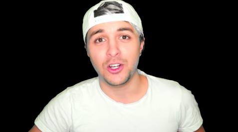 dallas-Review El youtuber Dallas Review