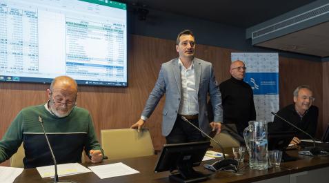 Emilio Cigudosa, Nicolás Ulibarri, Basilio Medrano y Jesús García de Baquedano, en la asamblea Emilio Cigudosa, Nicolás Ulibarri, Basilio Medrano y Jesús García de Baquedano, en la asamblea