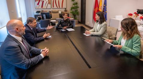 ucan-planas Un momento de la reunión de Luis Planas, Ministro de Agricultura, Pesca y Alimentación, María Chivite, Presidenta del Gobierno de Navarra, Esther Burgui Presidenta de UCAN y Eva Aoiz y directora-gerente de UCAN