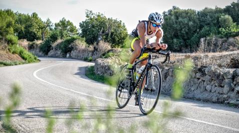 Inma Sainz Valer, acoplada en su bicicleta durante la disputa del Half de Mallorca Inma Sainz Valer, acoplada en su bicicleta durante la disputa del Half de Mallorca