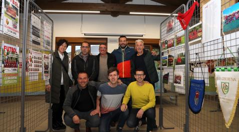La junta directiva del Avance, en la sala de exposiciones de Arre