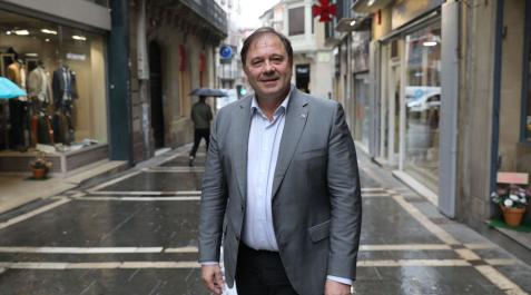 Fernando Sesma, en la calle Mercaderes, cerca de la sede de Ciudadanos en Pamplona
