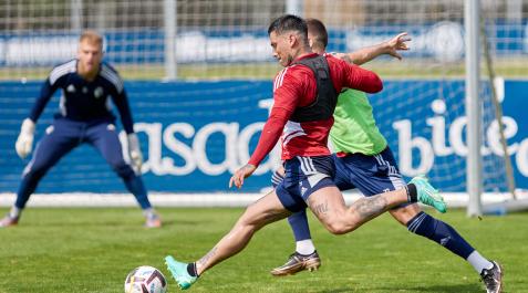 J.(37554783) El Chimy Ávila se prepara para disparar, en la sesión de este lunes en Tajonar