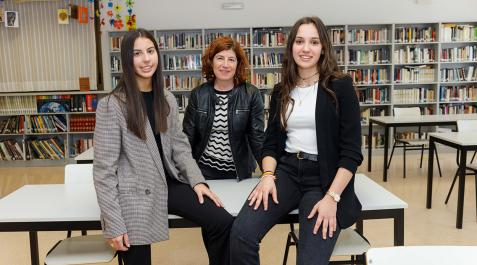 ies valle del ebro Elsa Avizcuri García (izquierda), Maribel Prieto y María Artega Úcar (derecha), en el IES Valle del Ebro.