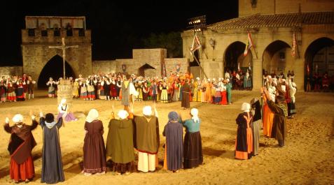 obanos Representación del Misterio de Obanos en la plaza de esta localidad de Valdizarbe.