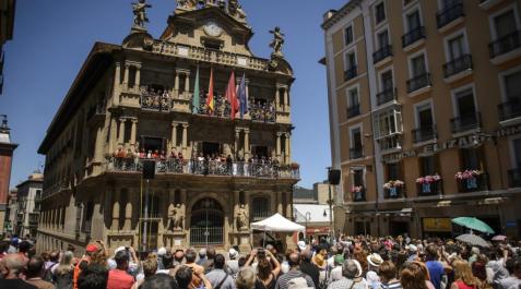 D4S6834-min-1024x682 El sábado vuelve la ópera desde los balcones del Ayuntamiento de Pamplona con AGAO.