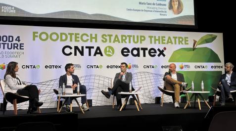 María Sanz de Galdeano (CEIN), Bosco Emparanza (Moa), Iván Nieto (Nulab), Urko Musquiz (Welfare Tracker) e Íñigo Lasheras (GreeTech) durante la celebración de una mesa redonda celebrada recientemente en la Expo Food Tech de Bilbao María Sanz de Galdeano (CEIN), Bosco Emparanza (Moa), Iván Nieto (Nulab), Urko Musquiz (Welfare Tracker) e Íñigo Lasheras (GreeTech) durante la celebración de una mesa redonda celebrada recientemente en la Expo Food Tech de Bilbao