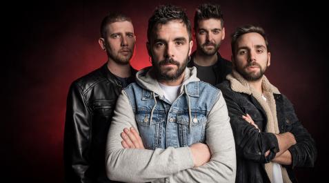 Los componentes de la banda de rock navarra Cobardes. De izda. a dcha: Iban Sánchez, bajo; Javier Janices ‘Cordobés’, voz y guitarra; Íñigo Idoate, batería e Íñigo Álvarez, guitarra.