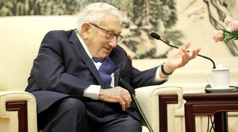 Fotografía de archivo del 22 de noviembre de 2019 donde aparece el exsecretario de Estado estadounidense, Henry Kissinger, durante una reunión con el ministro de Relaciones Exteriores de China Fotografía de archivo del 22 de noviembre de 2019 donde aparece el exsecretario de Estado estadounidense, Henry Kissinger, durante una reunión con el ministro de Relaciones Exteriores de China