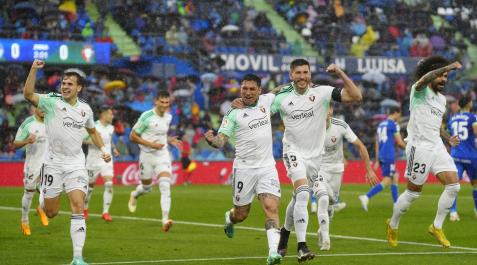 e Los jugadores rojillos celebran el gol del Chimy en Getafe