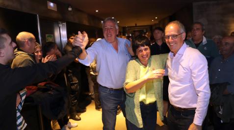 Asiron, Aznal y Araiz Asiron, Aznal y Araiz celebran los resultados de EH Bildu