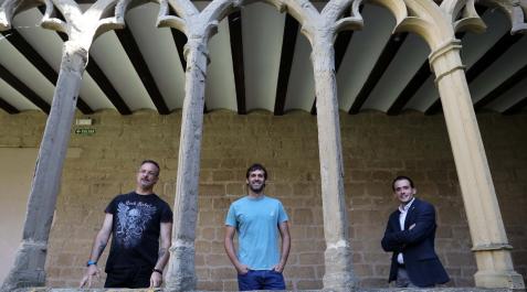 Desde la izda., posan en el Claustro del Carmen de Sangüesa José Félix Ojer (PSN), Miguel Erdozain (EH Bildu) y Javier Solozábal (AISS). Desde la izda., posan en el Claustro del Carmen de Sangüesa José Félix Ojer (PSN), Miguel Erdozain (EH Bildu) y Javier Solozábal (AISS)