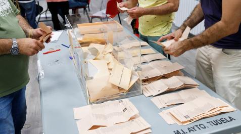 EscrutinioTudela Recuento de votos en el colegio electoral Lestonnac en Tudela