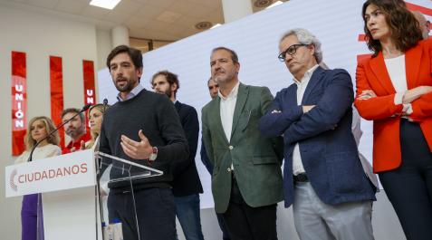 s Carlos Pérez-Nievas (segundo por la derecha), durante el anuncios de que Ciudadanos no concurrirá a las elecciones generales del 23-J
