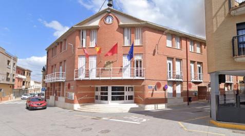 Fachada del edificio del Ayuntamiento de Fustiñana. Fachada del edificio del Ayuntamiento de Fustiñana.