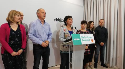 Laura Aznal, candidata de EH Bildu a la Presidencia del Gobierno de Navarra, este jueves en la sede del partido en Pamplona Laura Aznal, candidata de EH Bildu a la Presidencia del Gobierno de Navarra, este jueves en la sede del partido en Pamplona