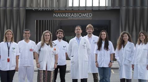 En el centro, Bernardo Abel Cedeño, junto a profesionales de Geriatría del HUN y Navarrabiomed En el centro, Bernardo Abel Cedeño, junto a profesionales de Geriatría del HUN y Navarrabiomed