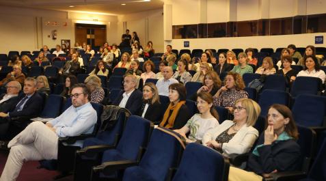 Asistentes al curso organizado por la Asociación de Radiólogos de Navarra en el Colegio de Médicos. Asistentes al curso organizado por la Asociación de Radiólogos en el Colegio de Médicos de Navarra.