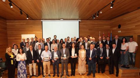 ALINAR_FOTO DE GRUPO Grupo de asistentes y homenajeados en la asamblea de Alinar, celebrada en Logroño