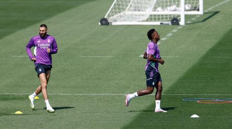 Benzema y Vinicius durante el último entrenamiento con el Real Madrid Benzema y Vinicius durante el último entrenamiento con el Real Madrid