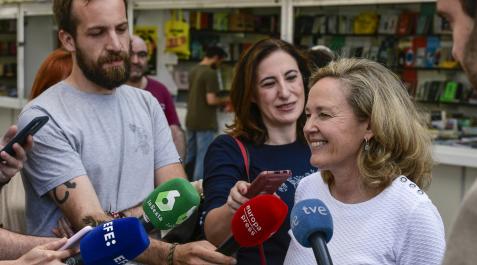 Nadia Calviño La vicepresidenta Calviño ha visitado este sábado la Feria del Libro de Madrid
