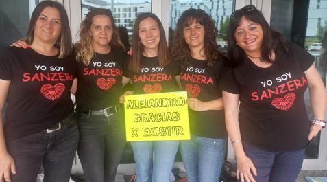 Seguidores de Alejandro Sanz a las puertas del Pabellón Navarra Arena