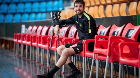 2023-1041774 Roberto Martil posa en Anaitasuna para una entrevista antes del último partido de la pasada temporada