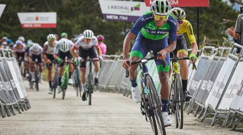 El ciclista del Cortizo, Sergio Chumil, se impuso en la línea de meta de San Cristóbal por delante de Simone Caro, del A.S.D. Arie Cycling