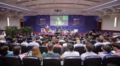 CURSOS-EUROPEOS-VERANO Un centenar de participantes llenaron la Sala de Congresos del Colegio de Médicos de Navarra